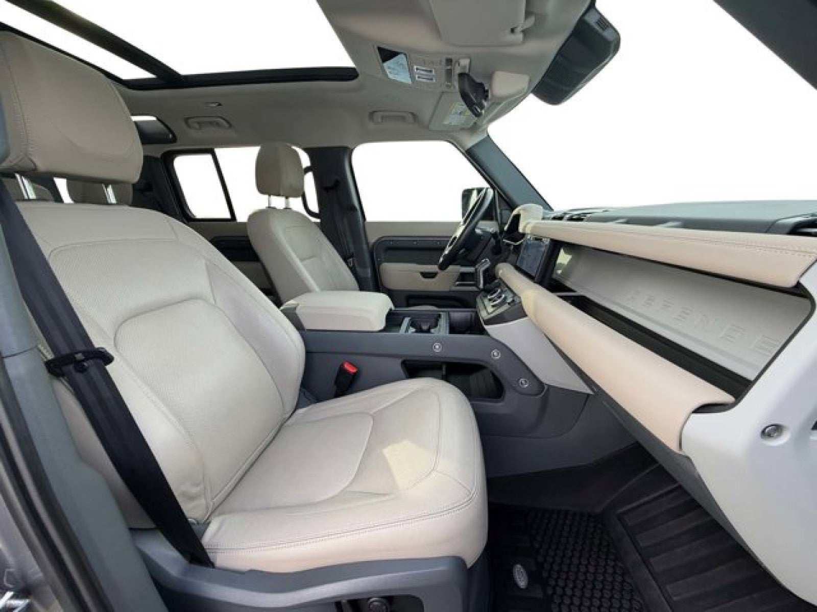 2023 Land Rover Defender SE 11O SE AWD