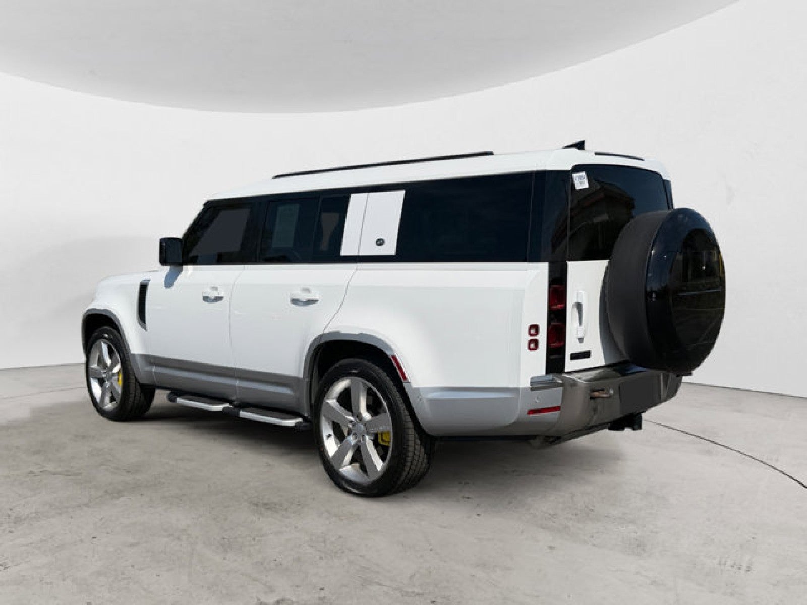 2023 Land Rover Defender First Edition 130