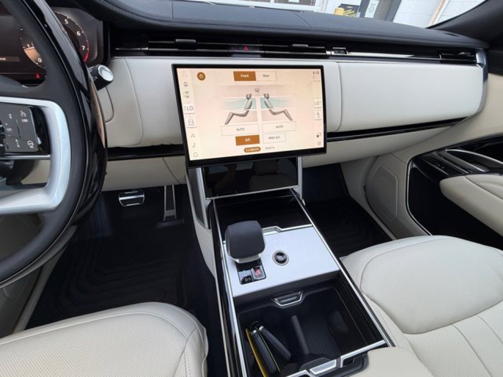 2025 Land Rover Range Rover SE