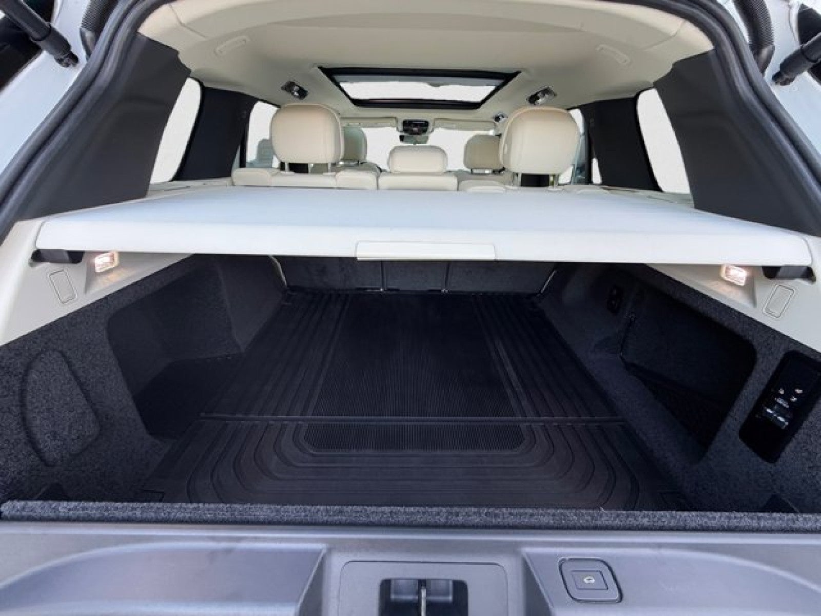 2025 Land Rover Range Rover SE