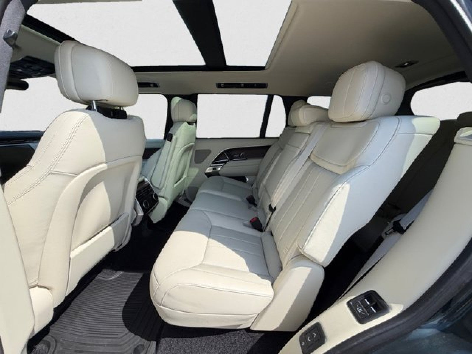 2023 Land Rover Range Rover SE LWB | 7 Seats