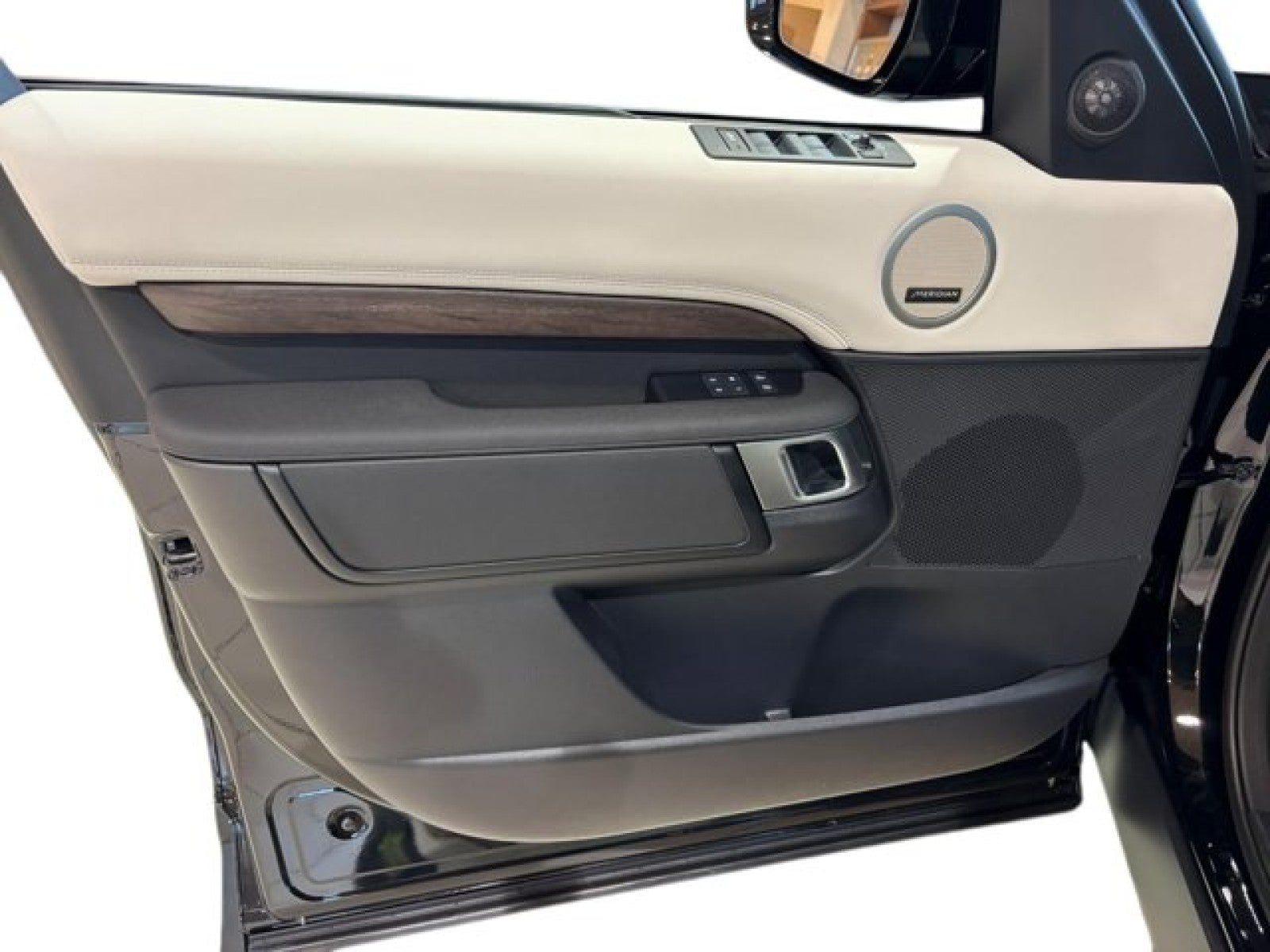 2024 Land Rover Discovery S