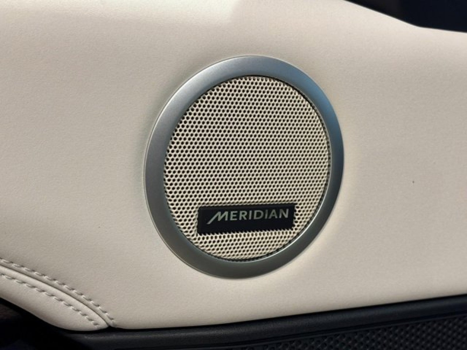 2024 Land Rover Discovery S