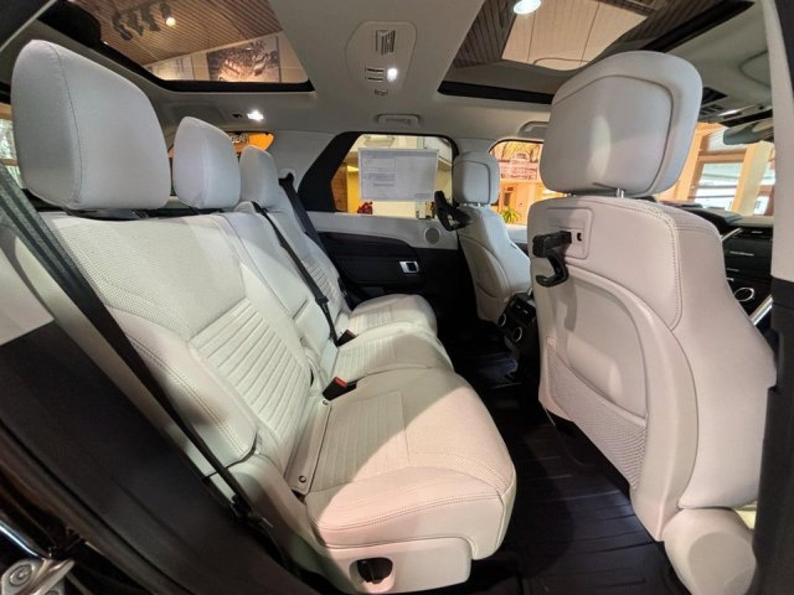 2024 Land Rover Discovery S