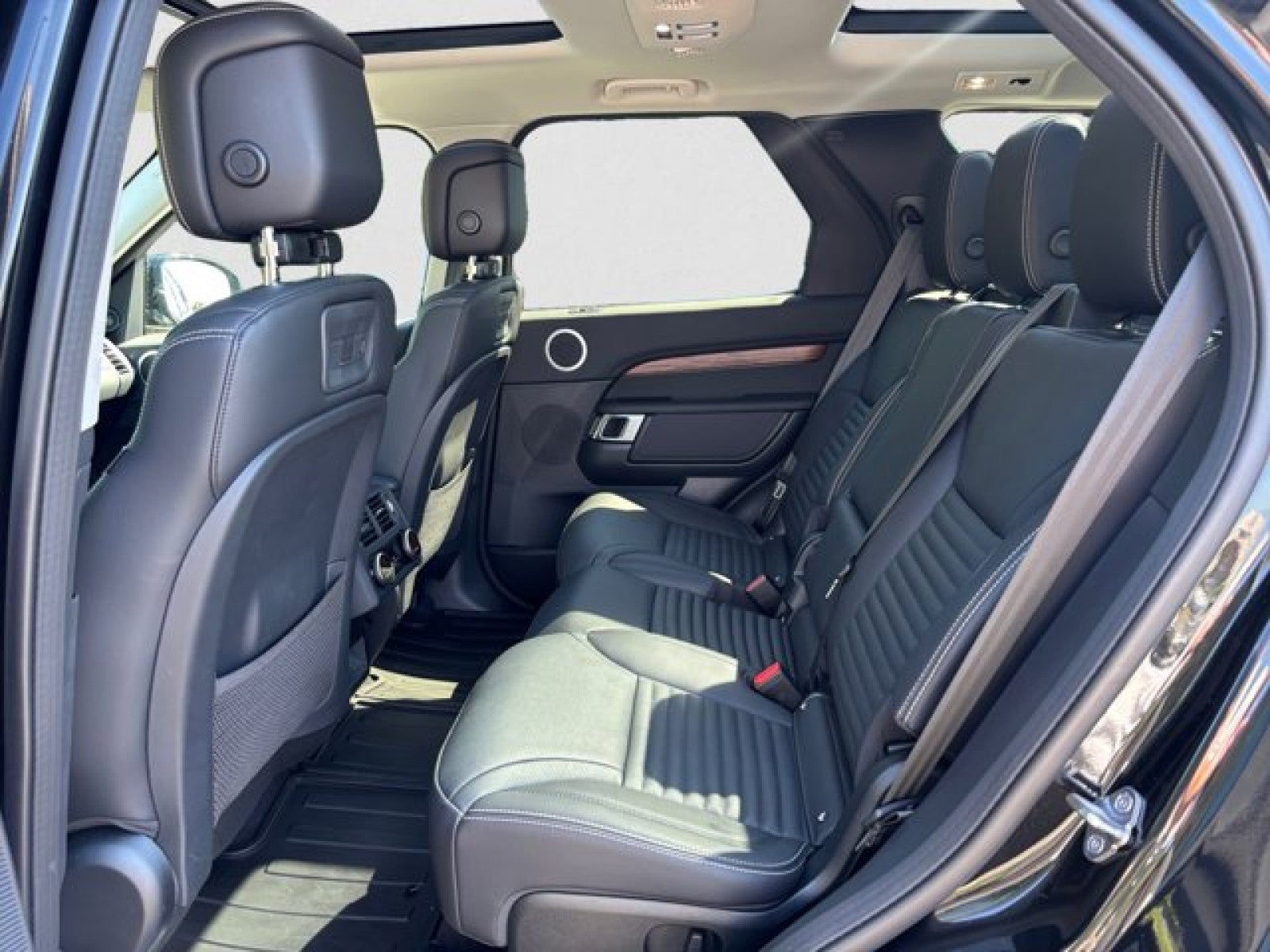 2024 Land Rover Discovery S