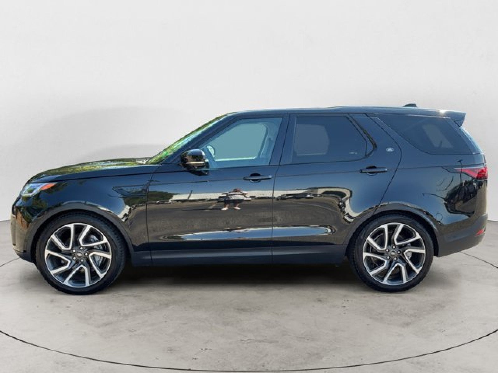 2024 Land Rover Discovery S