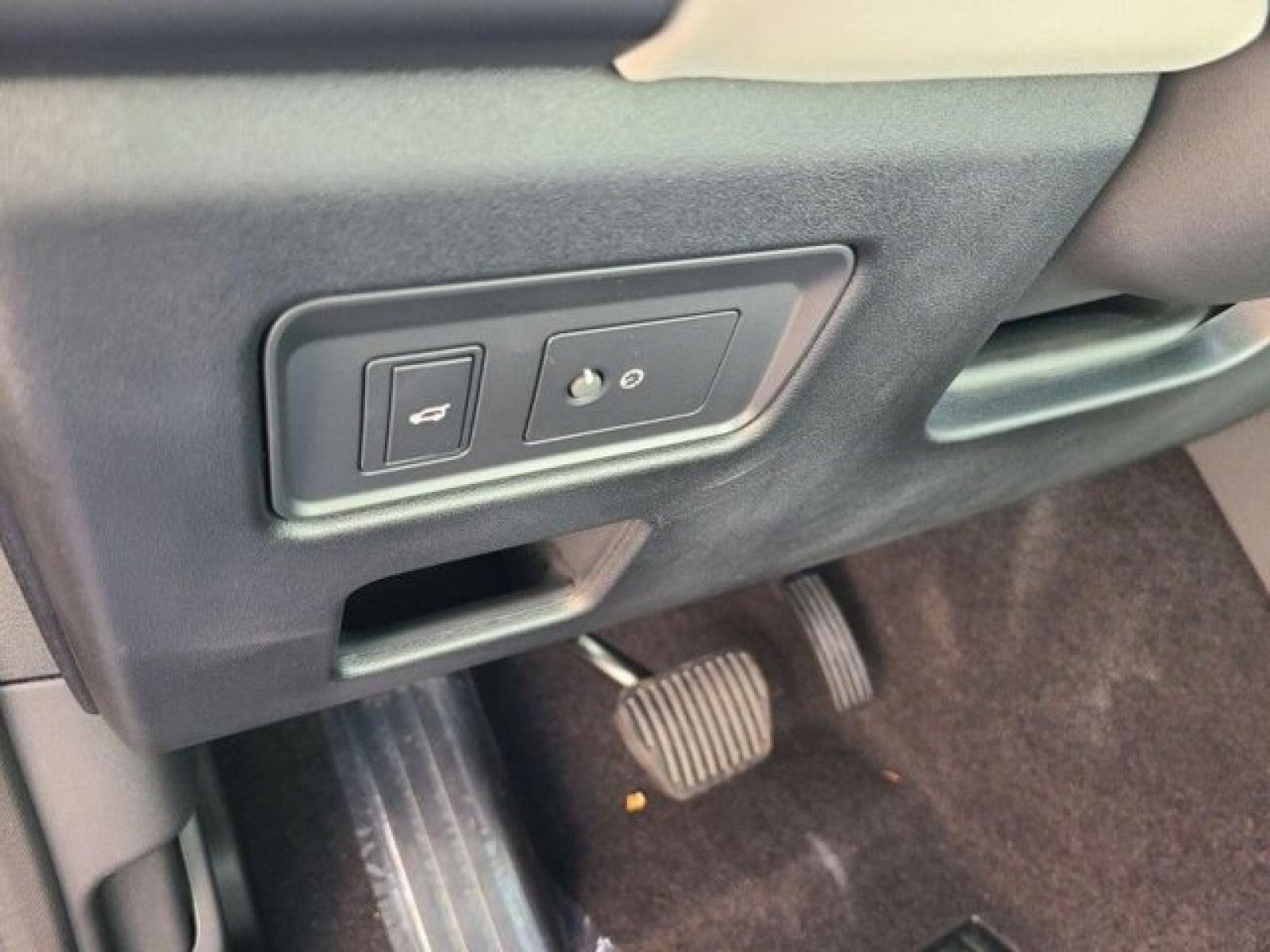 2024 Land Rover Discovery S