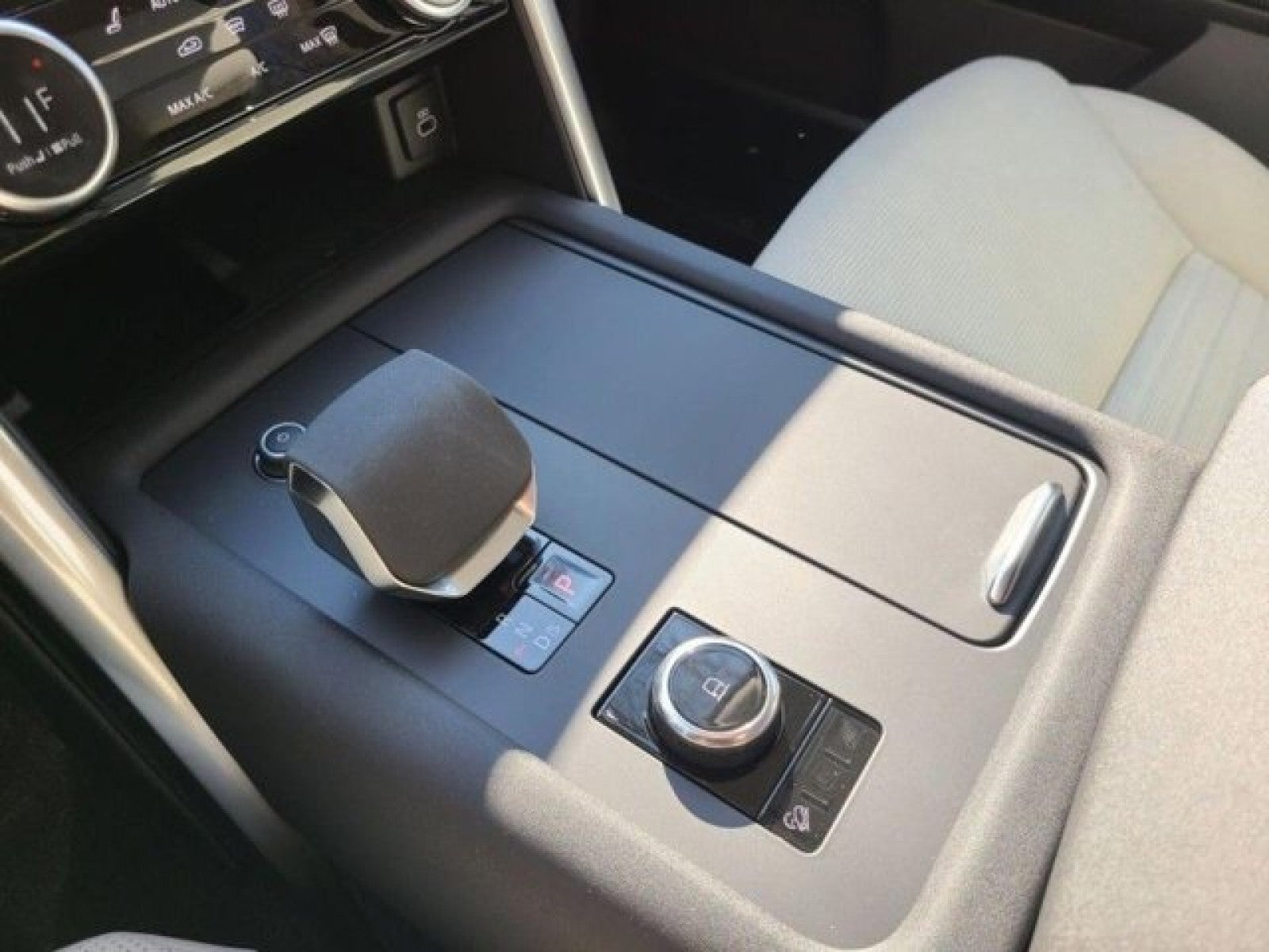 2024 Land Rover Discovery S