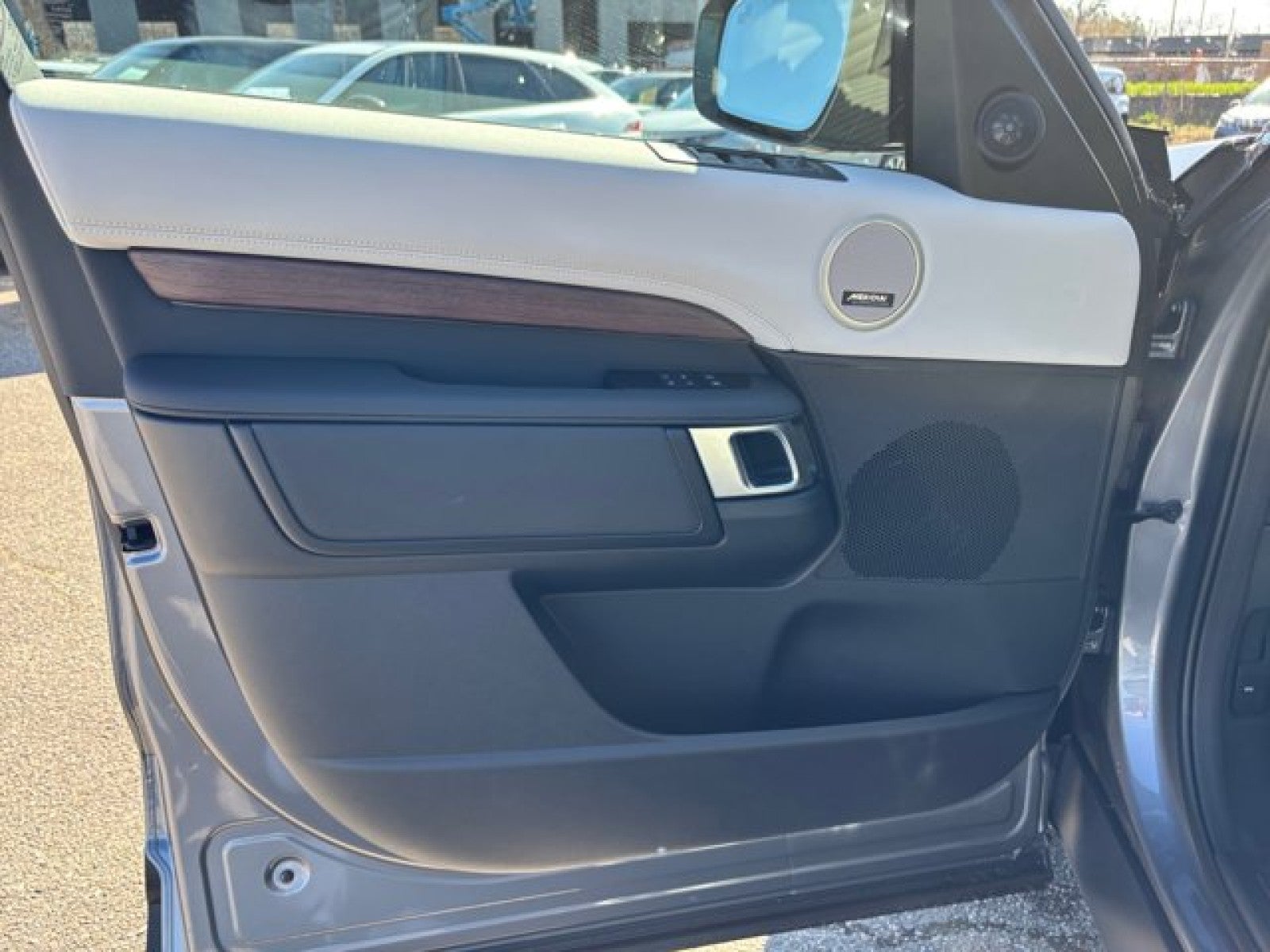 2025 Land Rover Discovery S