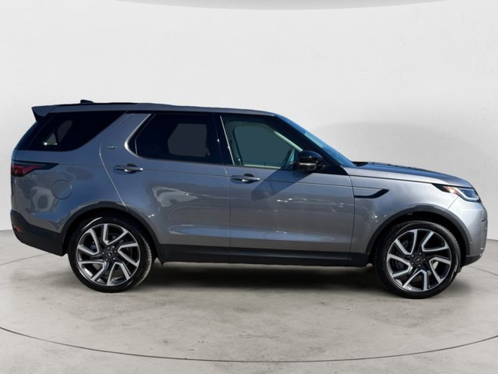 2025 Land Rover Discovery S
