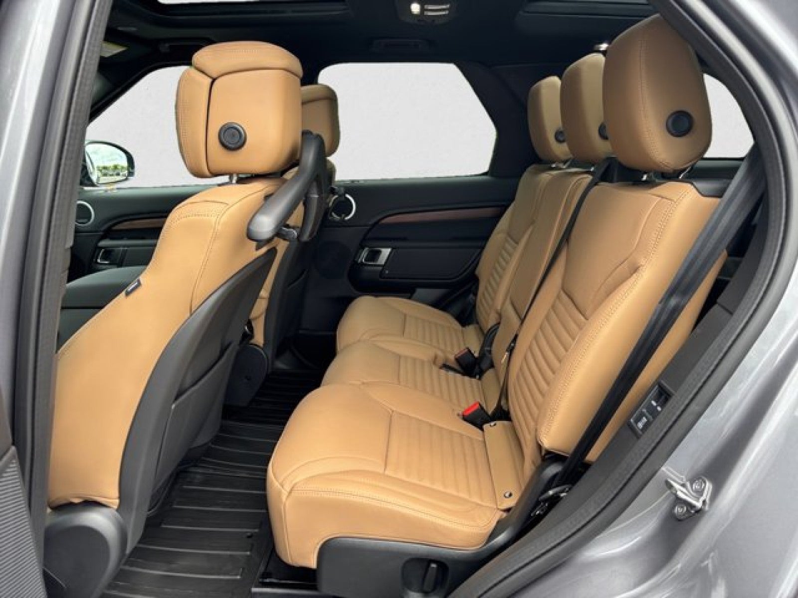 2025 Land Rover Discovery Dynamic SE