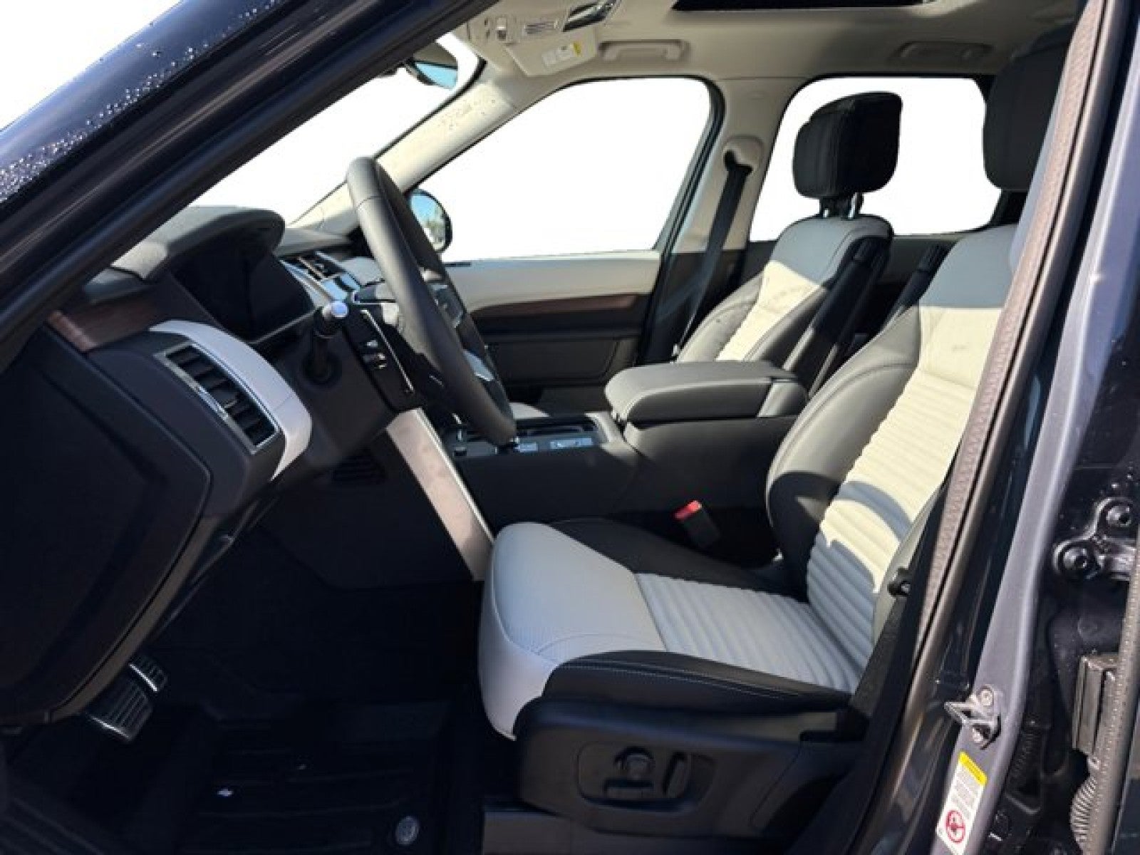 2025 Land Rover Discovery Dynamic SE