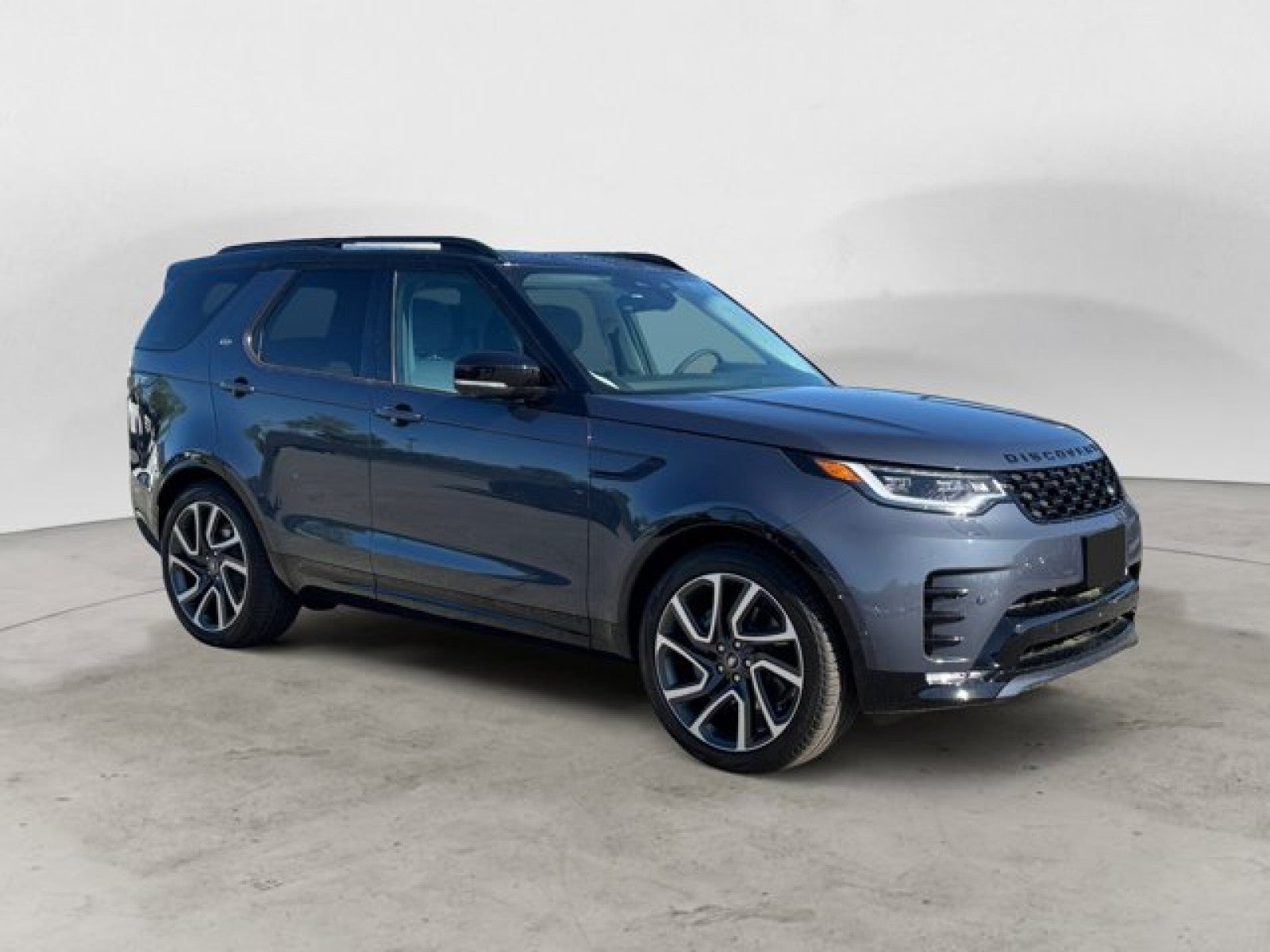 2025 Land Rover Discovery Dynamic SE
