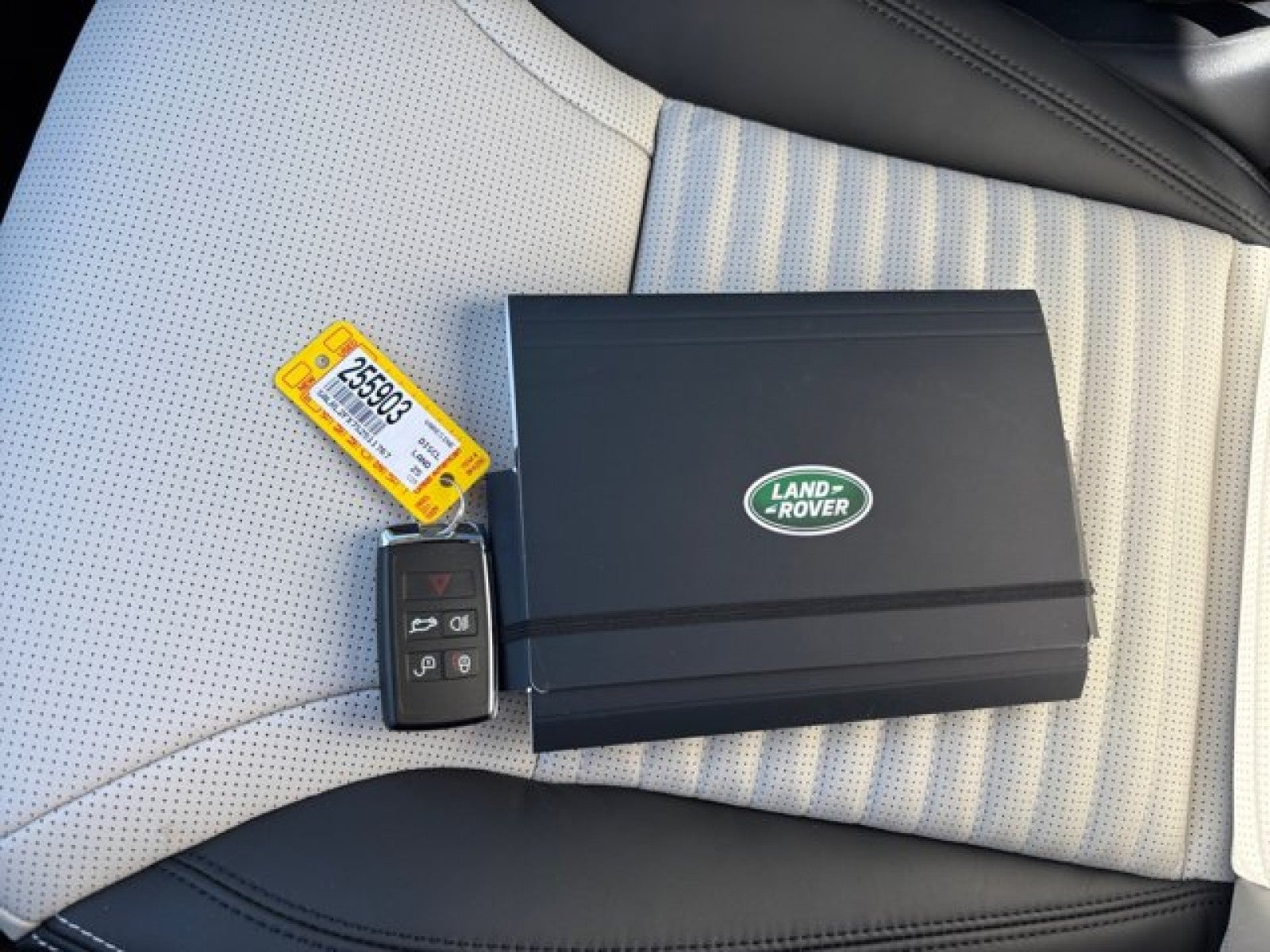 2025 Land Rover Discovery Dynamic SE