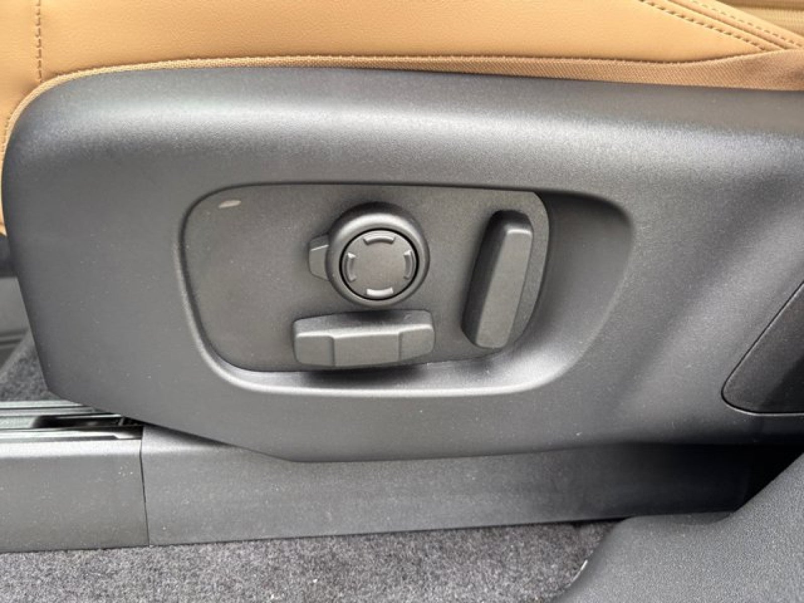 2025 Land Rover Discovery Dynamic SE