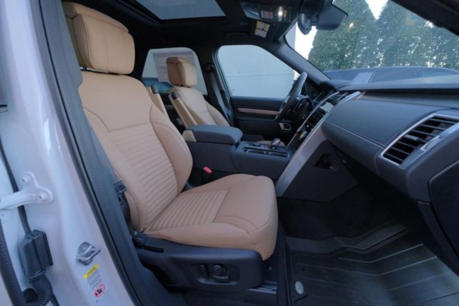 2025 Land Rover Discovery Dynamic SE