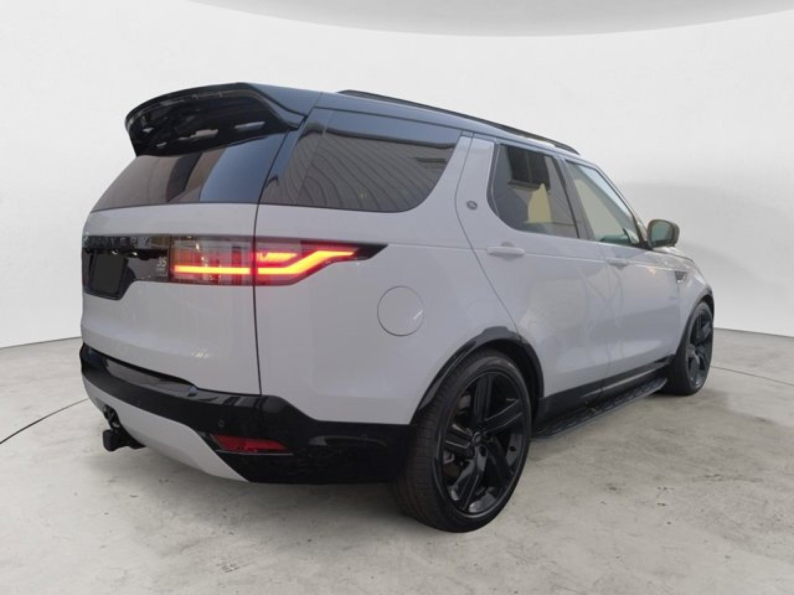 2025 Land Rover Discovery Dynamic SE