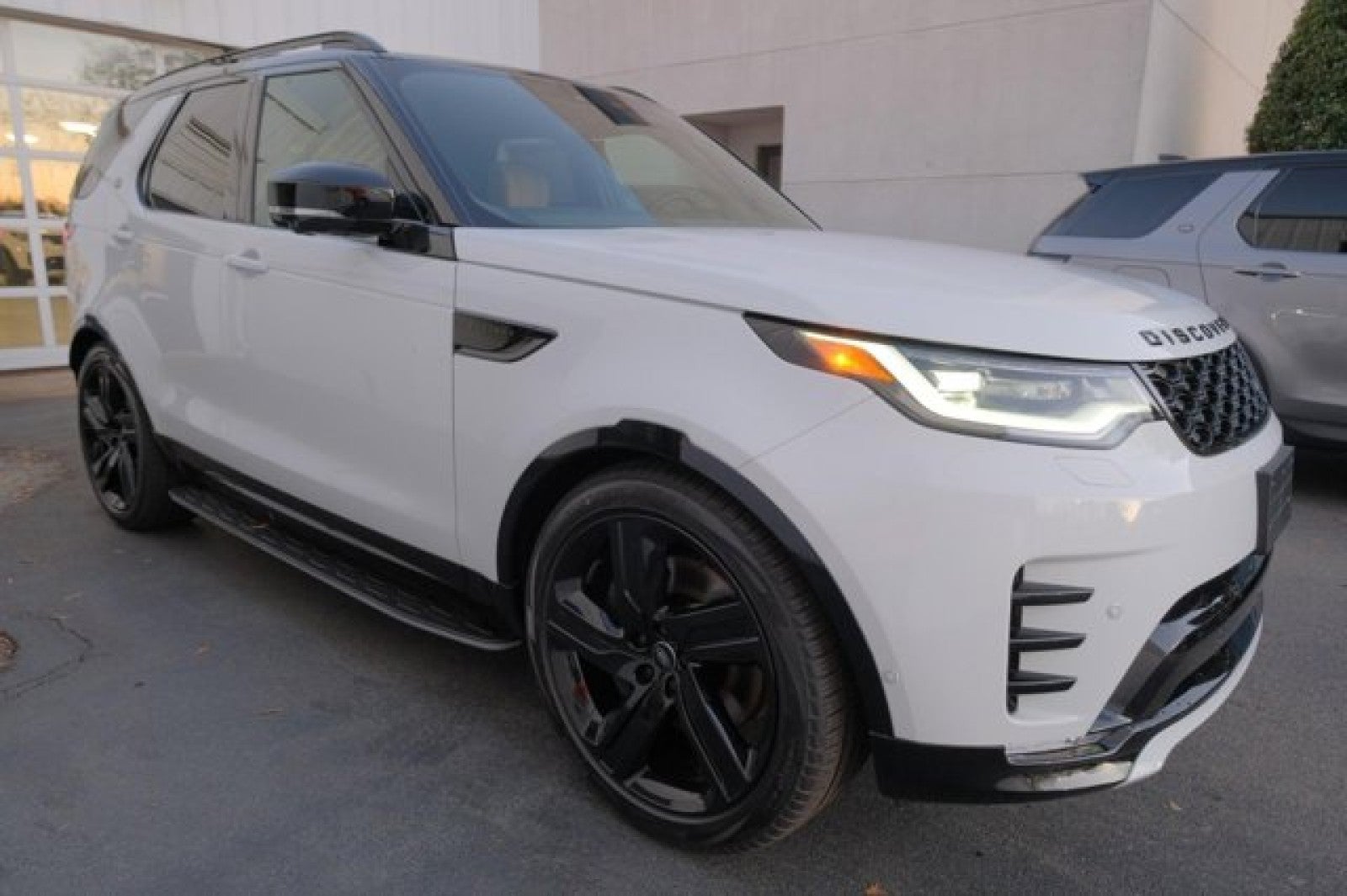 2025 Land Rover Discovery Dynamic SE