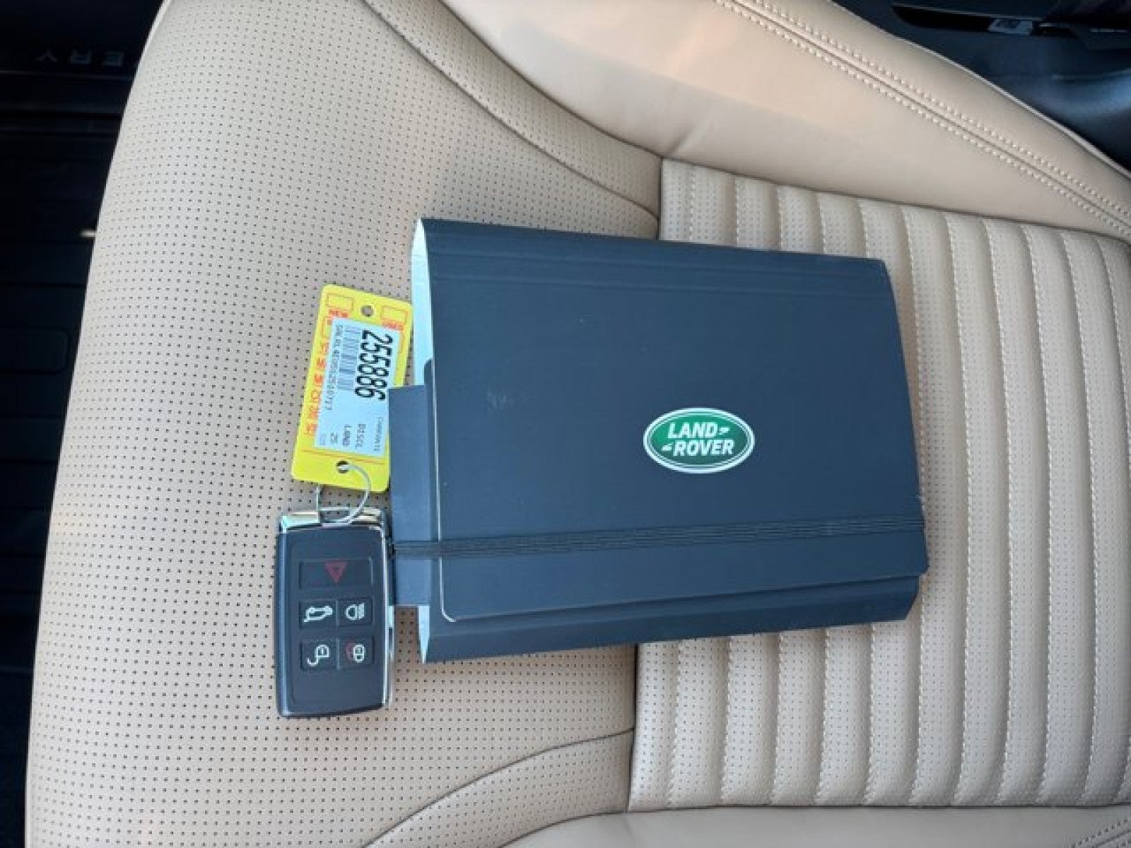 2025 Land Rover Discovery Dynamic SE