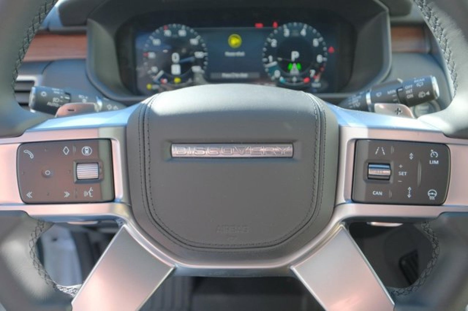 2025 Land Rover Discovery Dynamic SE