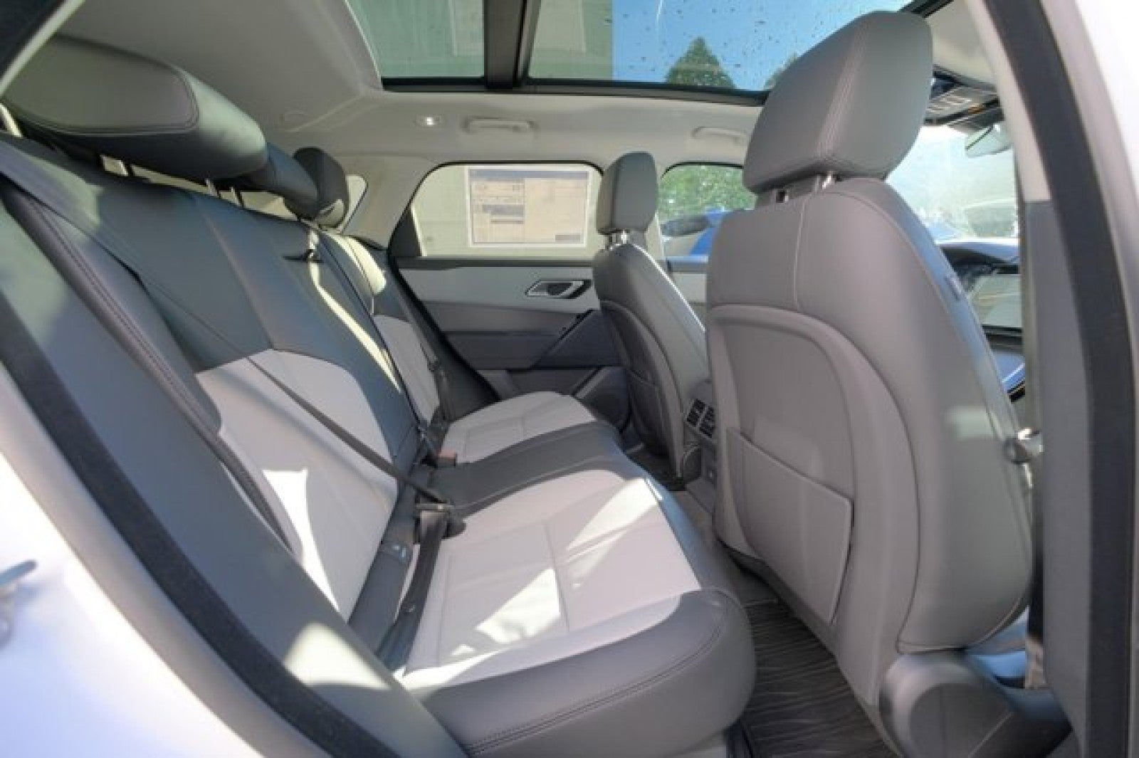 2025 Land Rover Range Rover Velar Dynamic SE