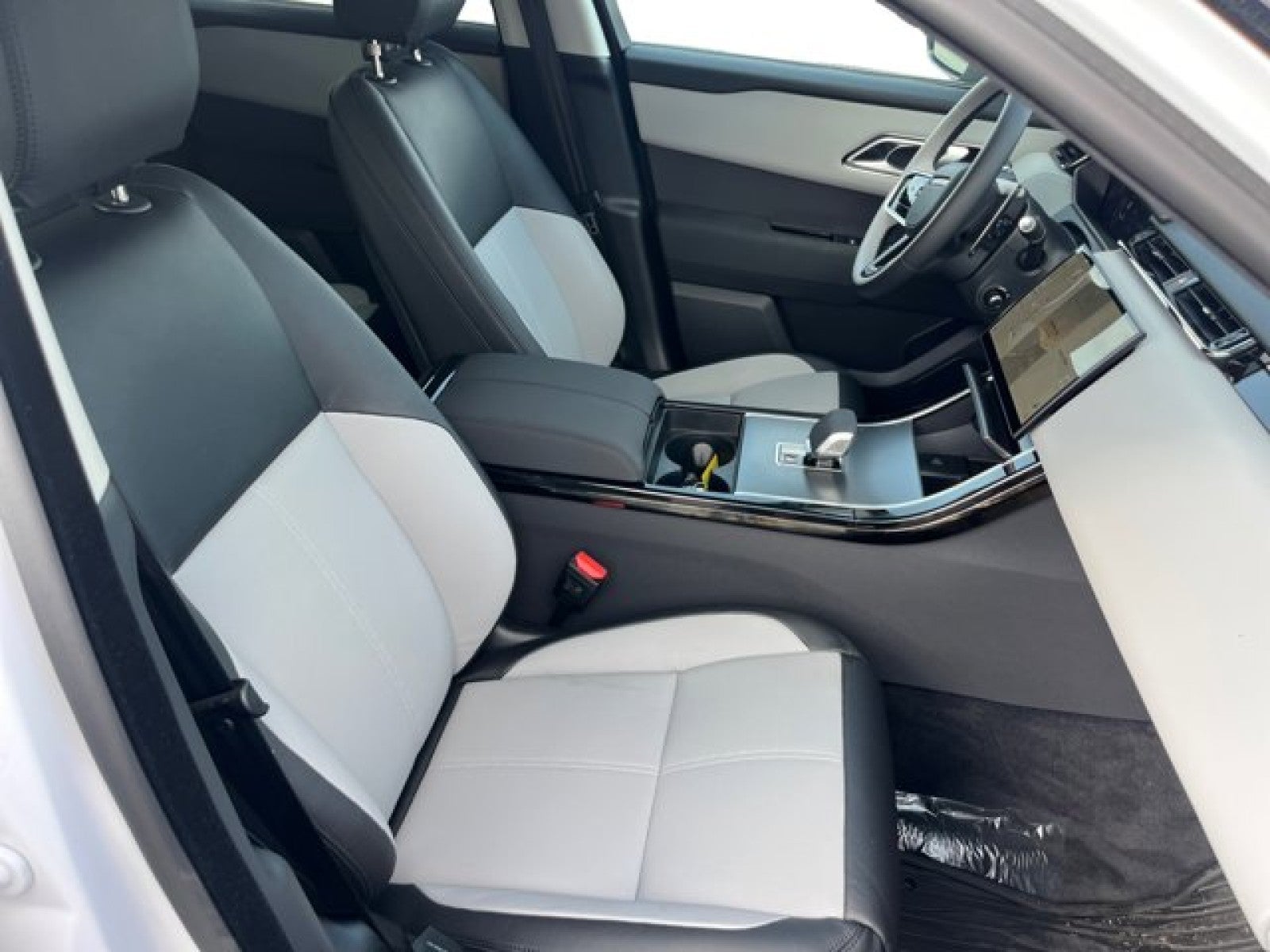 2025 Land Rover Range Rover Velar Dynamic SE