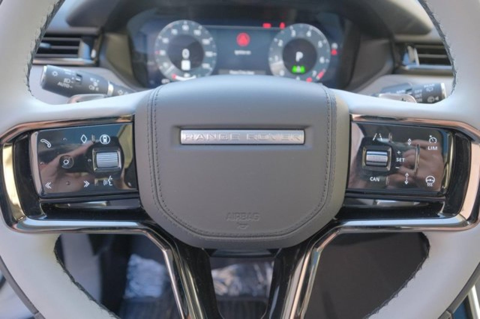 2025 Land Rover Range Rover Velar Dynamic SE