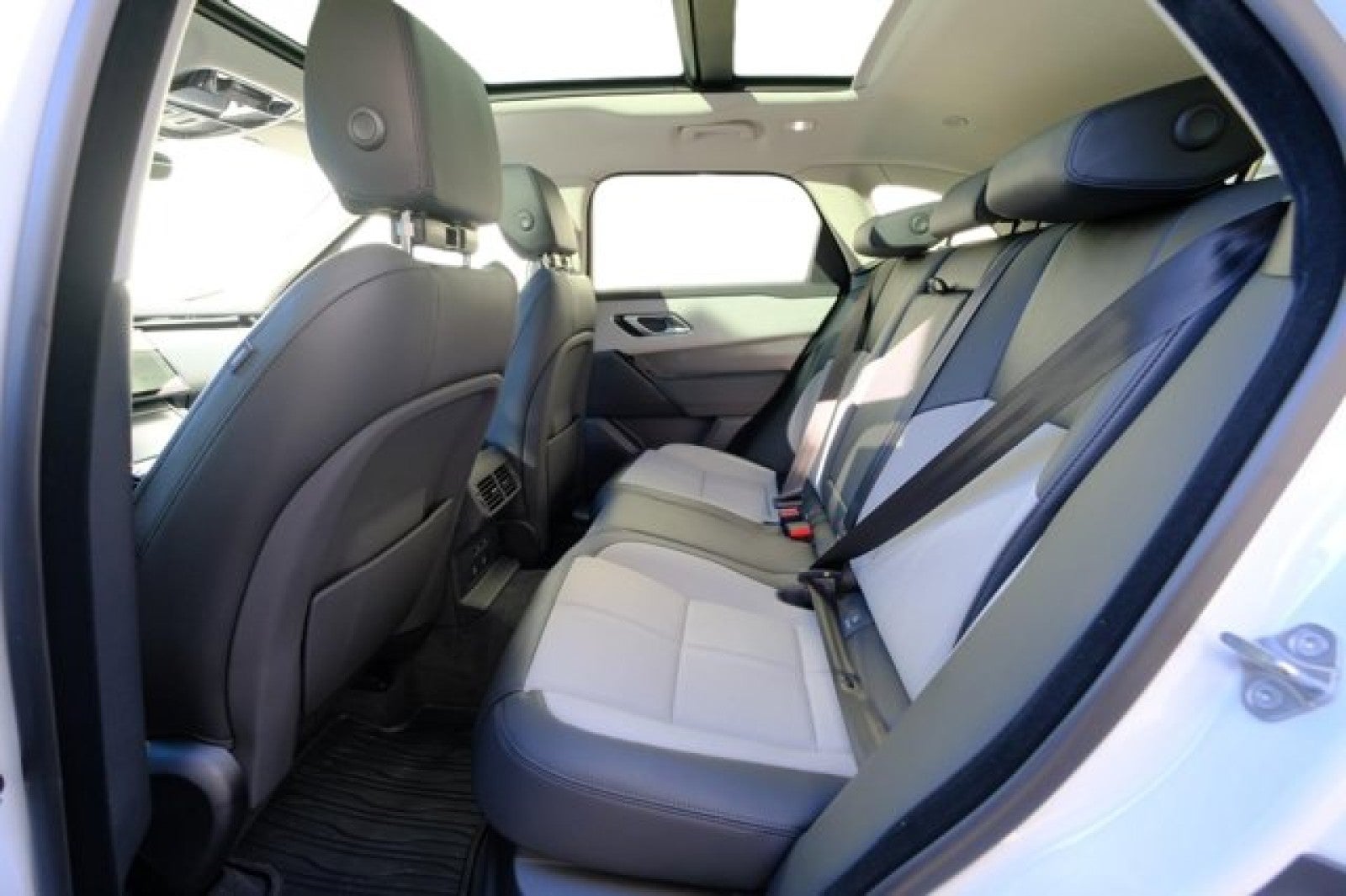 2025 Land Rover Range Rover Velar Dynamic SE