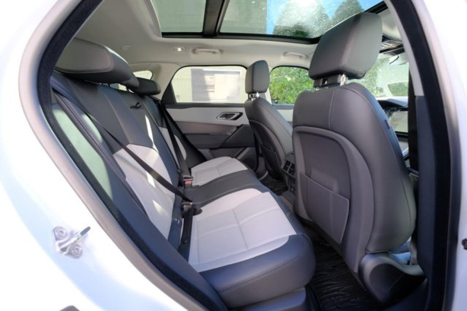 2025 Land Rover Range Rover Velar Dynamic SE