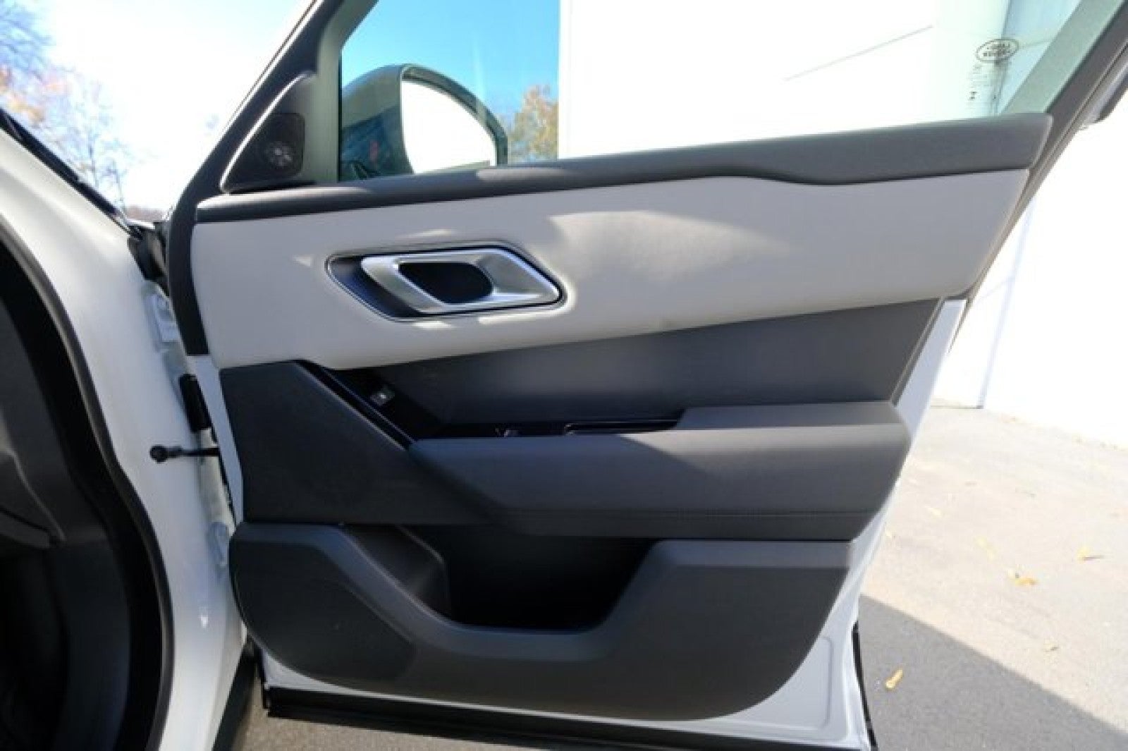 2025 Land Rover Range Rover Velar Dynamic SE