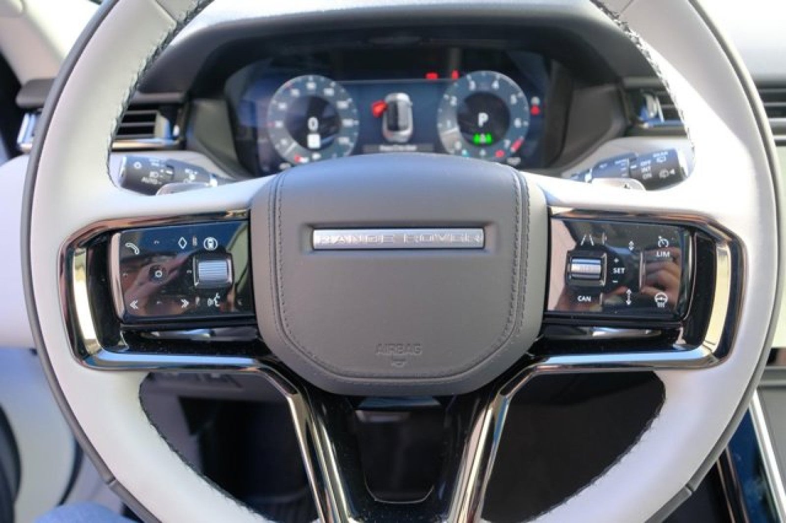 2025 Land Rover Range Rover Velar Dynamic SE