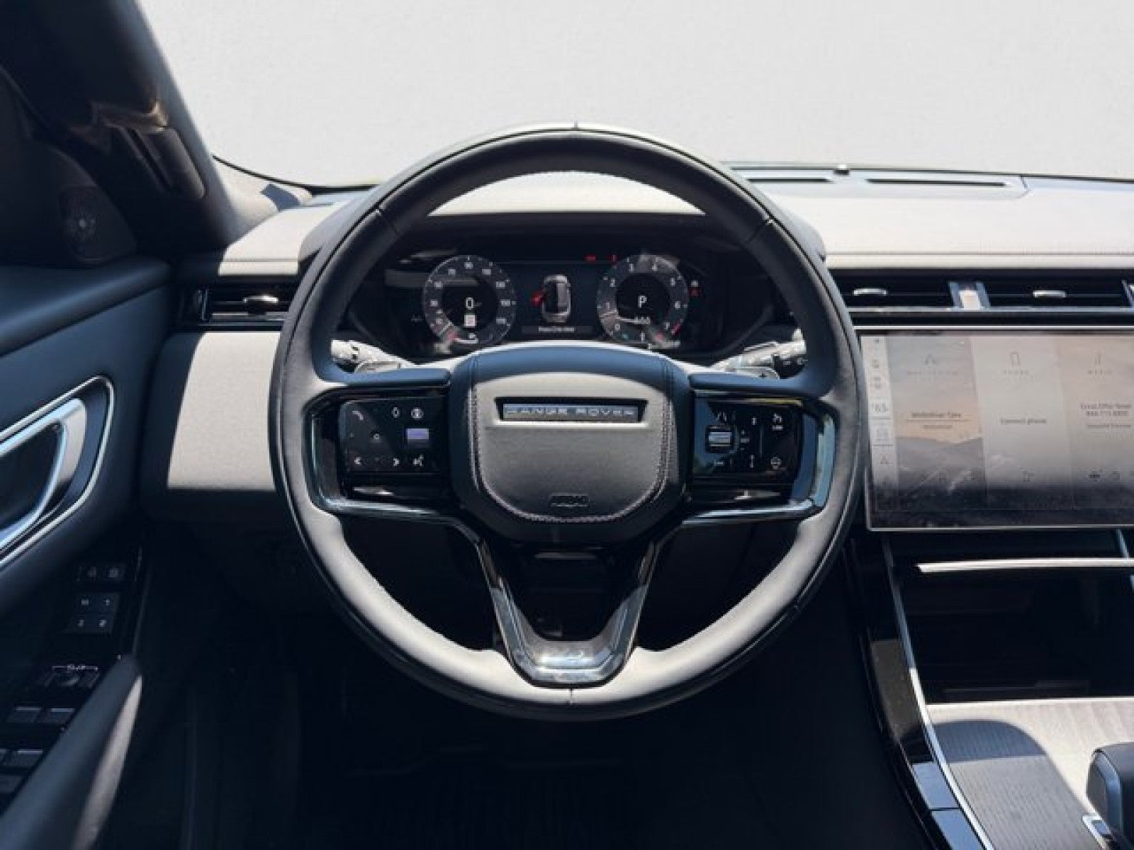2026 Land Rover Range Rover Velar Dynamic SE