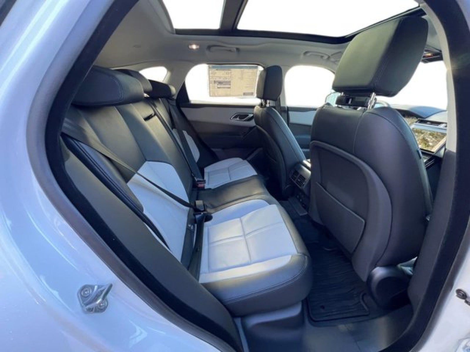 2025 Land Rover Range Rover Velar Dynamic SE