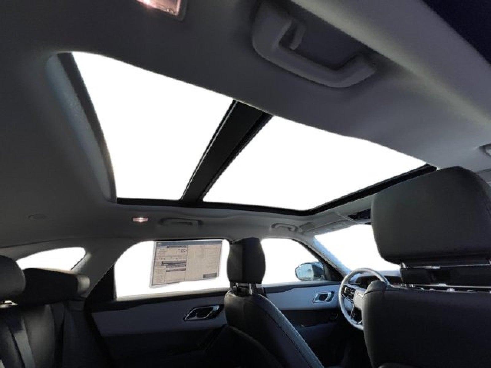 2025 Land Rover Range Rover Velar Dynamic SE