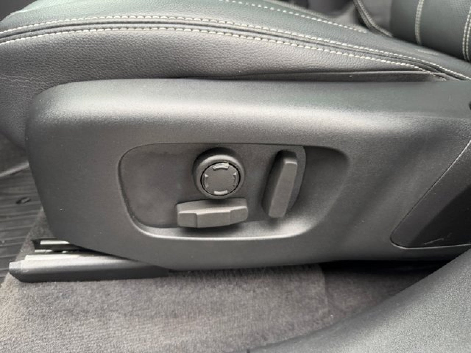 2023 Land Rover Range Rover Velar R-Dynamic S