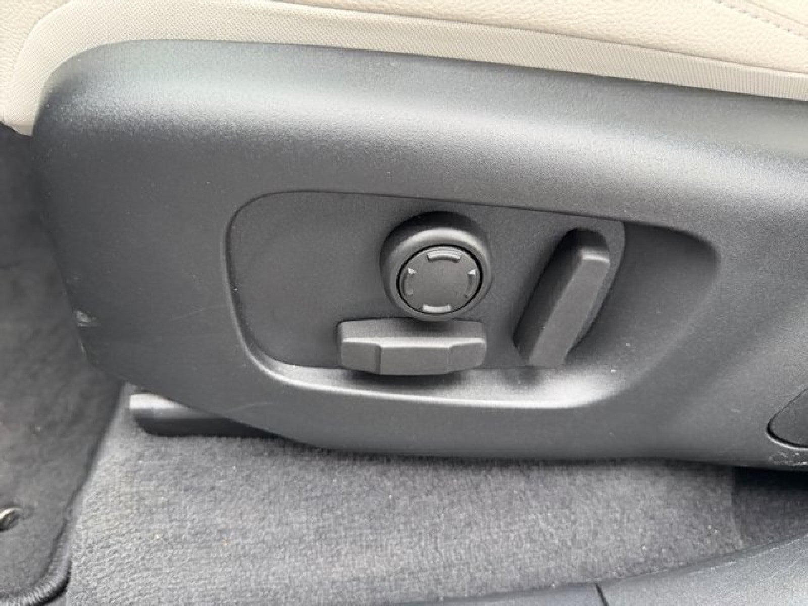 2023 Land Rover Range Rover Velar R-Dynamic S | 22 Wheels, $82k msrp